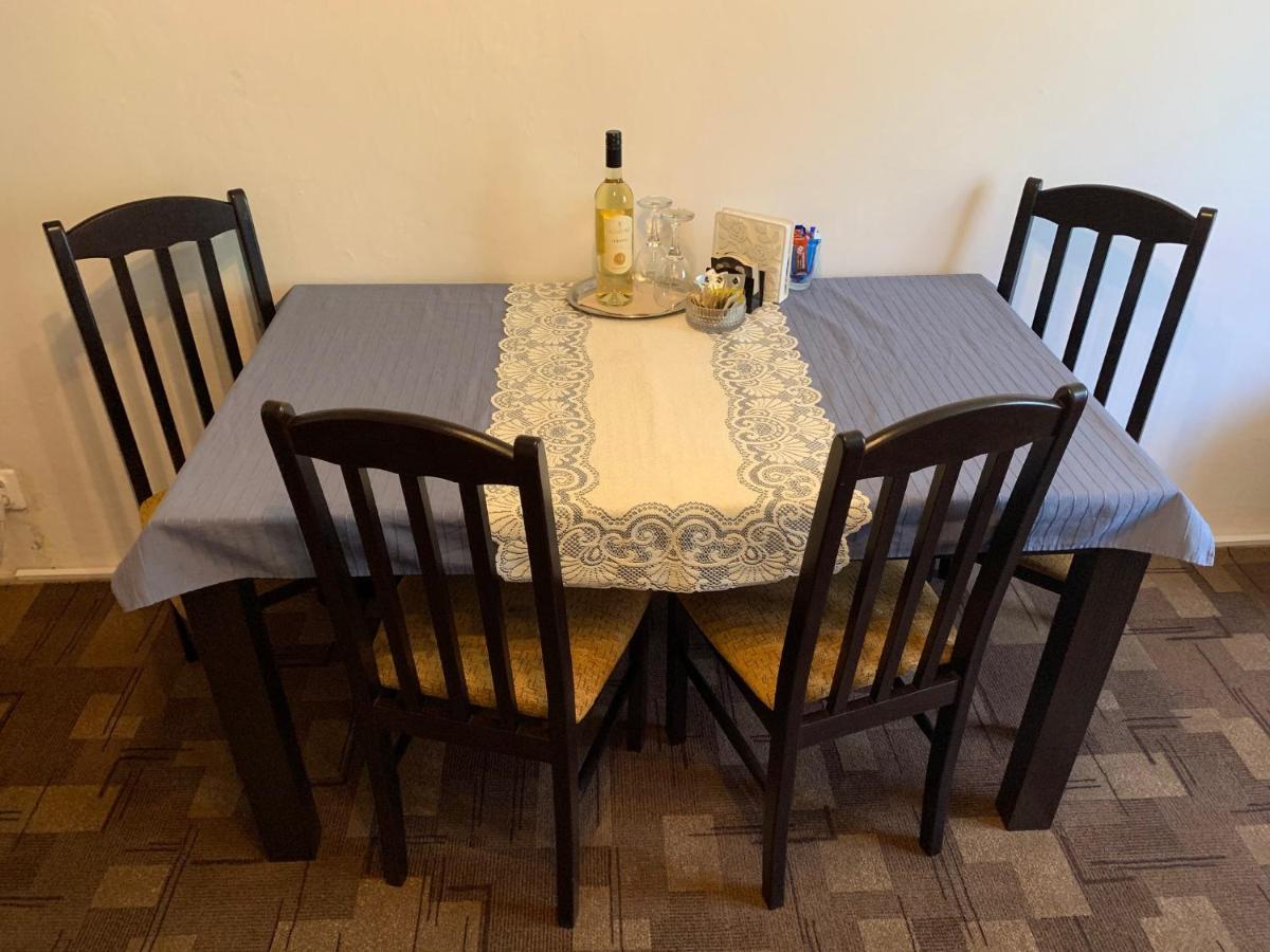 Pod Nachodskym Zamkem Appartement Buitenkant foto