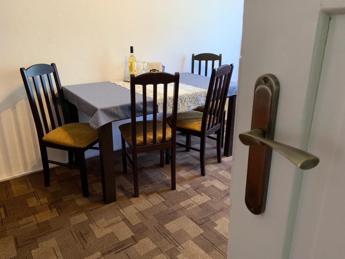Pod Nachodskym Zamkem Appartement Buitenkant foto