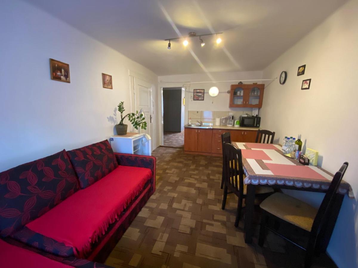 Pod Nachodskym Zamkem Appartement Buitenkant foto