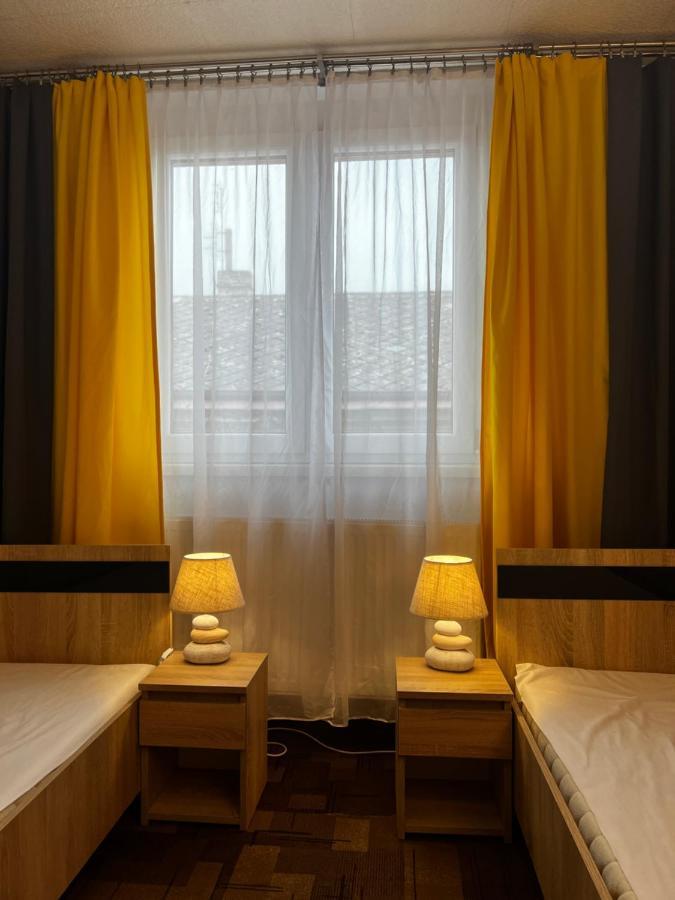 Pod Nachodskym Zamkem Appartement Buitenkant foto