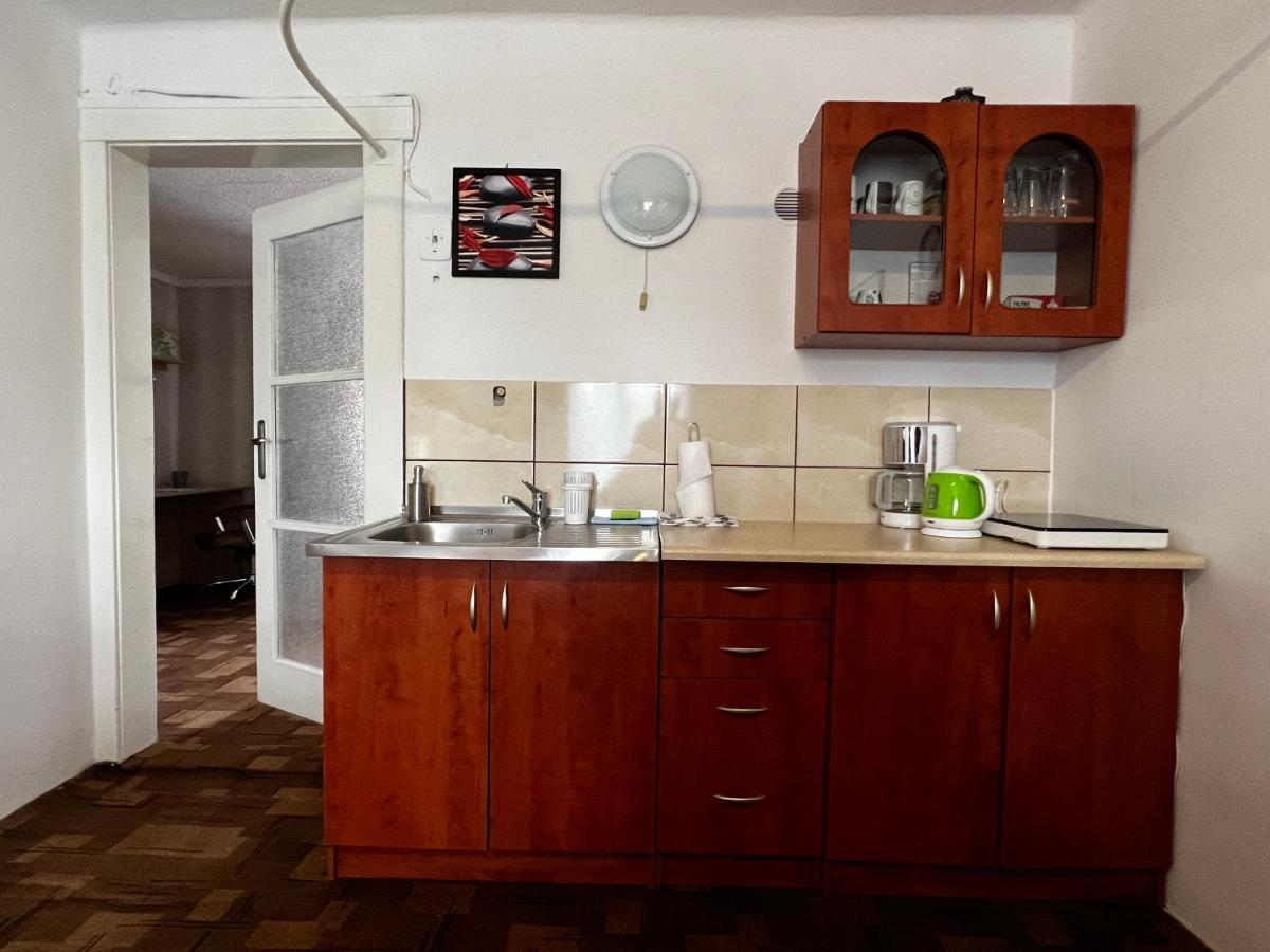Pod Nachodskym Zamkem Appartement Buitenkant foto