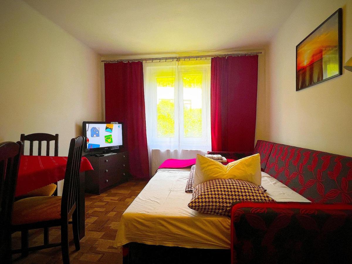 Pod Nachodskym Zamkem Appartement Buitenkant foto
