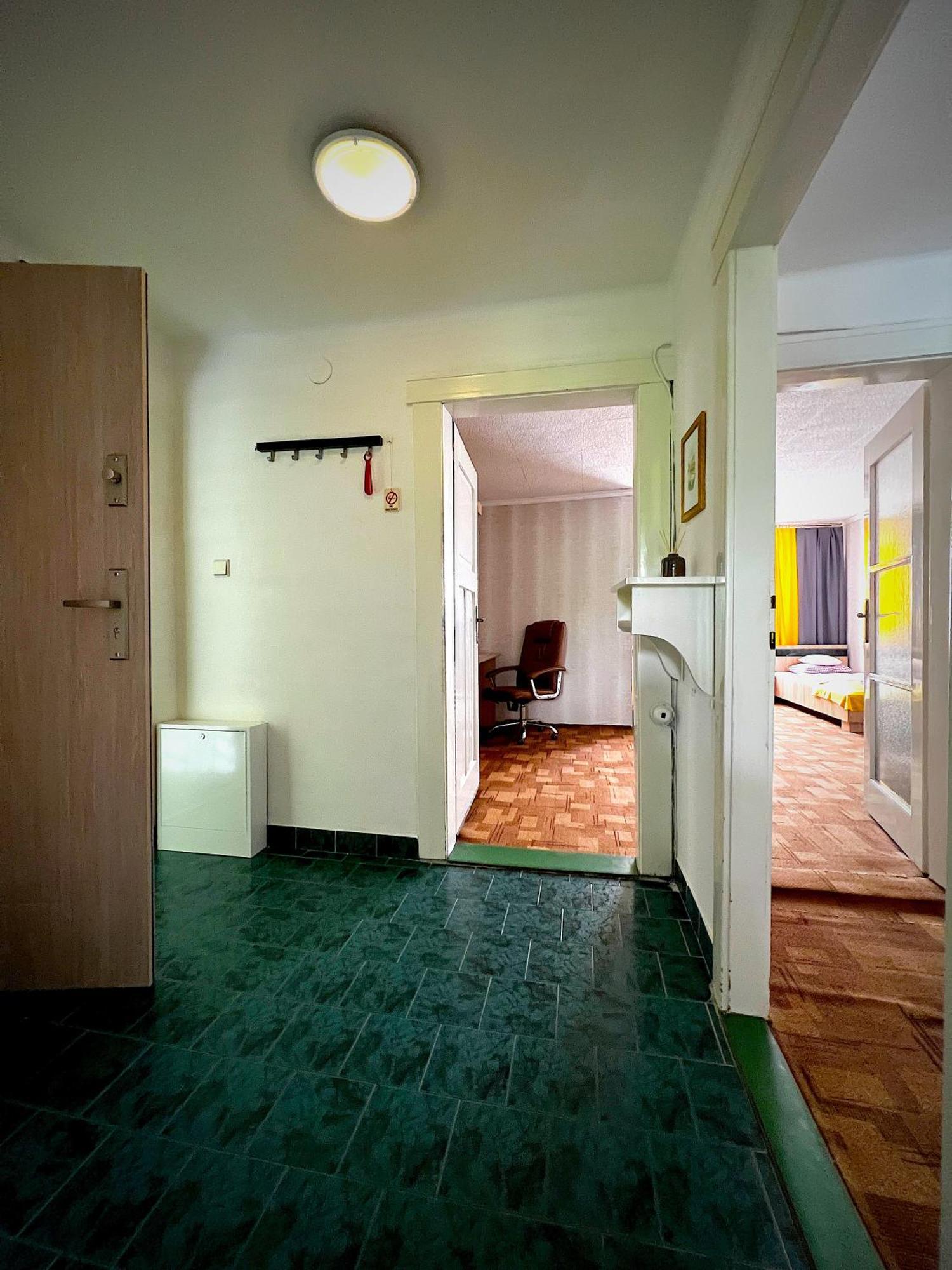 Pod Nachodskym Zamkem Appartement Buitenkant foto