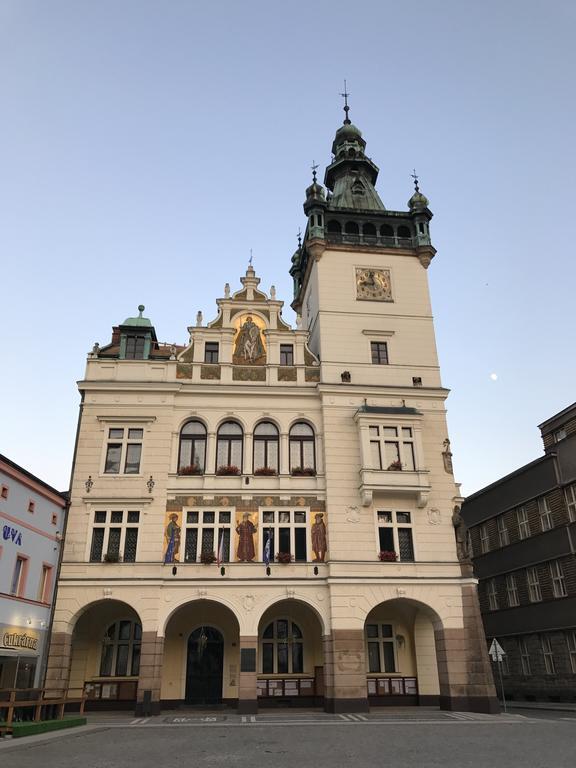 Pod Nachodskym Zamkem Appartement Buitenkant foto
